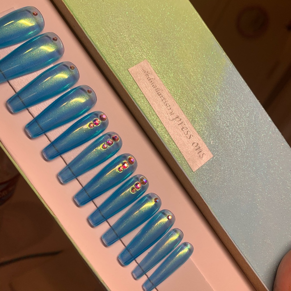 Blue iridescent chrome press on nails💙